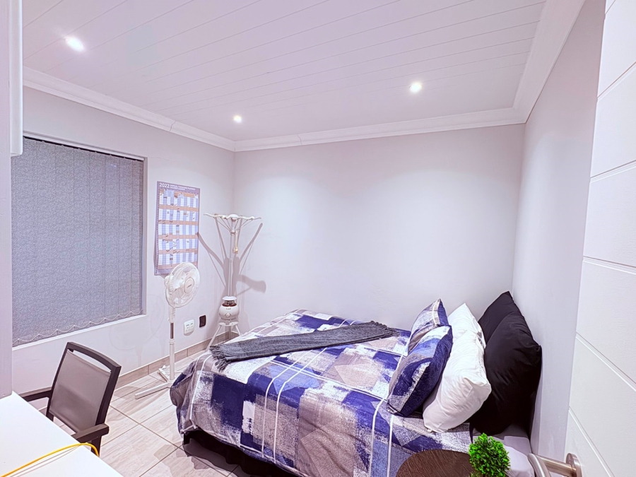 5 Bedroom Property for Sale in Reebok Western Cape